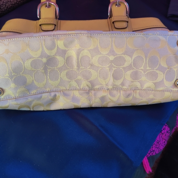 Coach 👜 * Valentine's Day Special * - Picture 2 of 5